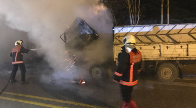 Ankara’da kundaklandığı iddia edilen kamyonet kül oldu
