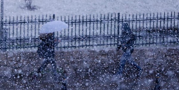 Ankara'da kar yağışı: Birden bastırdı!