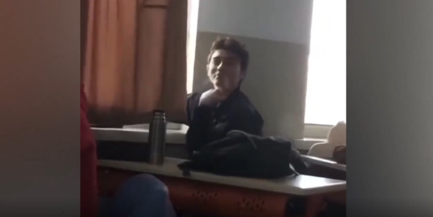 Ankara'da lisede skandal görüntü! Öğretmen ders anlatırken...