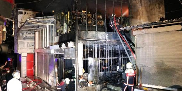 Ankara'da mobilya mağazası yandı