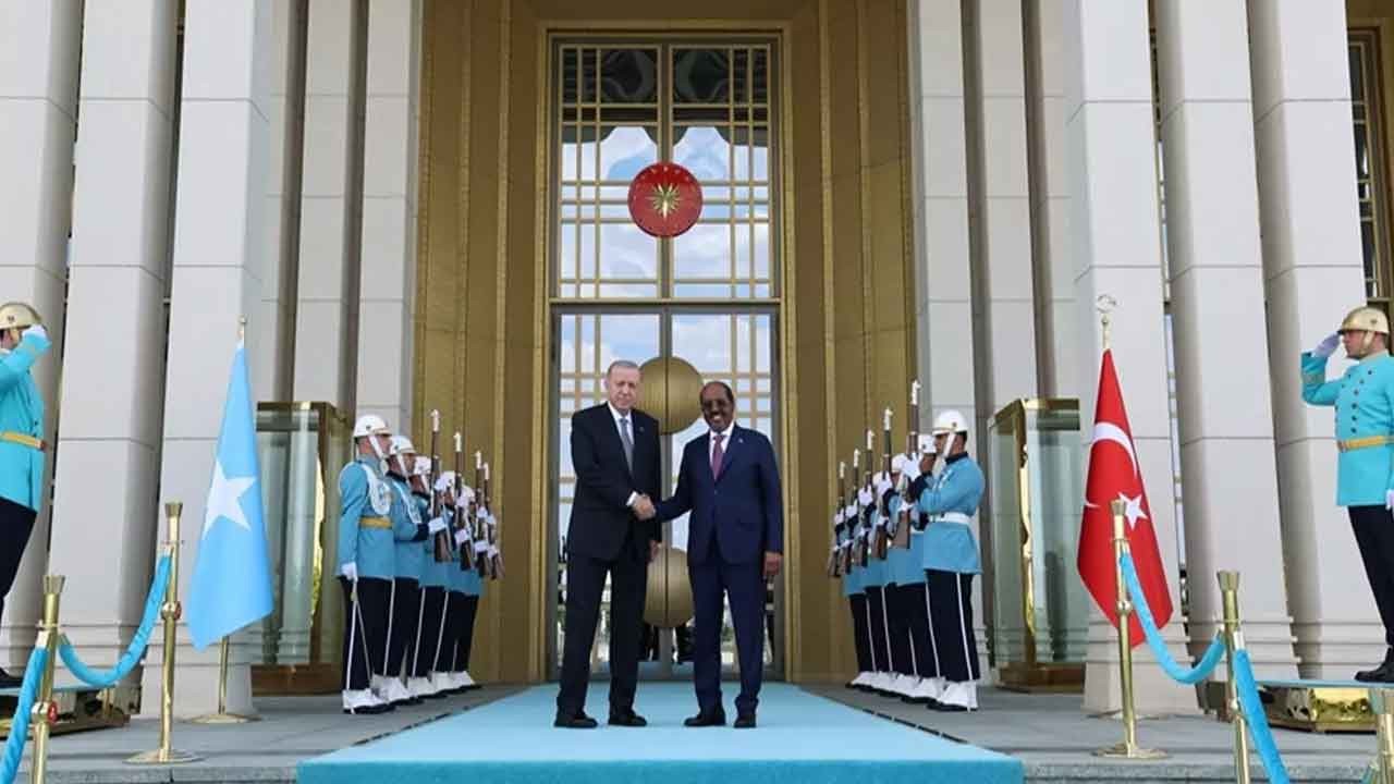 Ankara'da önemli misafir! Erdoğan ile bir araya geldi