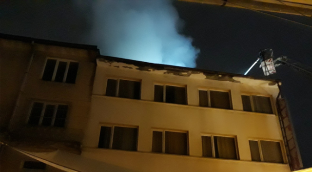 Ankara'da otel çatısında korkutan yangın