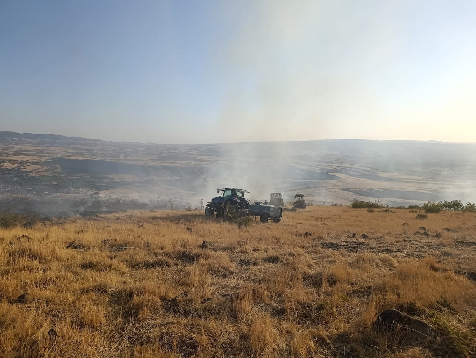 Ankara’da otluk alanda yangın