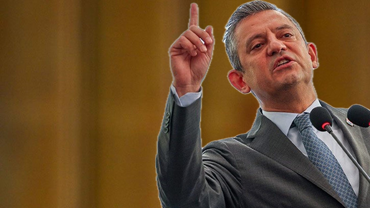 Ankara’da ‘Özgür’, İstanbul’da ‘Özel’! Sen ne yaptın böyle Özgür Özel