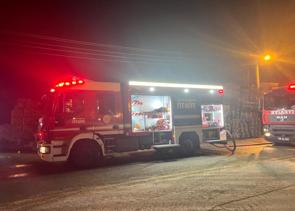 Ankara’da palet fabrikasında yangın