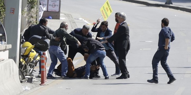 Patlama yerinde küfreden adam dayak yedi