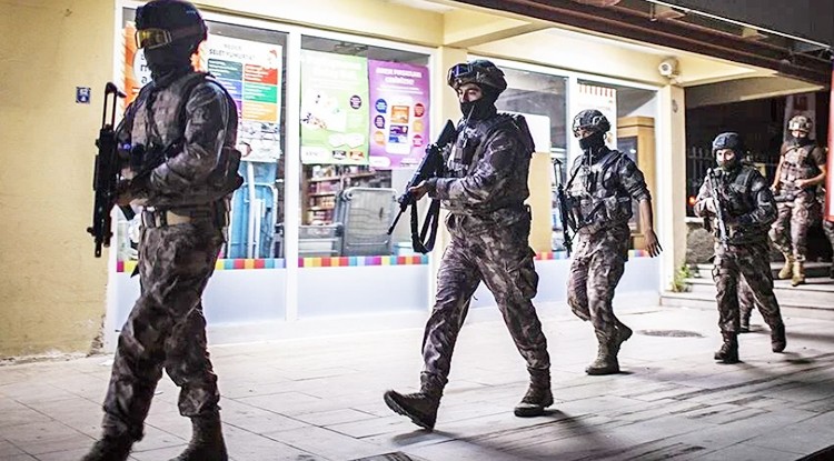 Ankara’da polis ve jandarmadan dev operasyon: Aranan yüzlerce kişi yakalandı