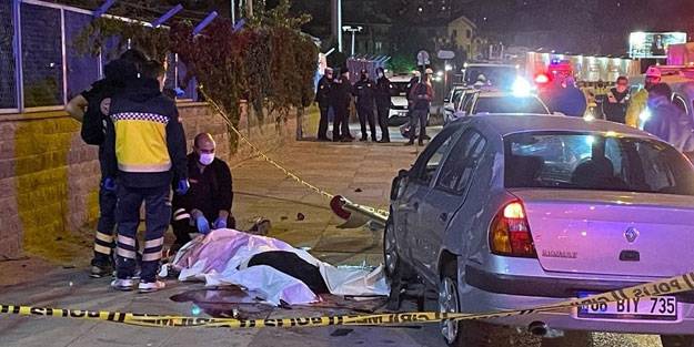 Ankara'da refüje çarpan otomobilin sürücüsü yaşamını yitirdi