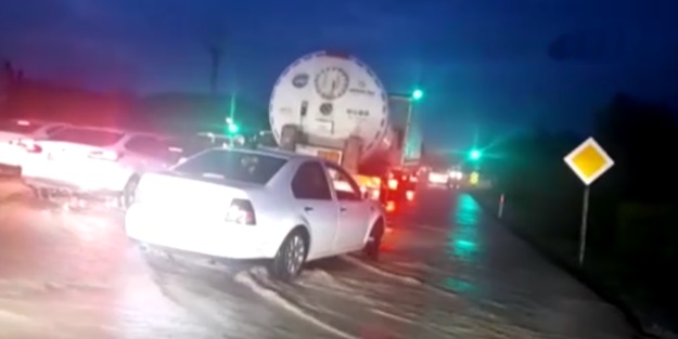 Ankara'da sağanak yağış! Evleri su bastı