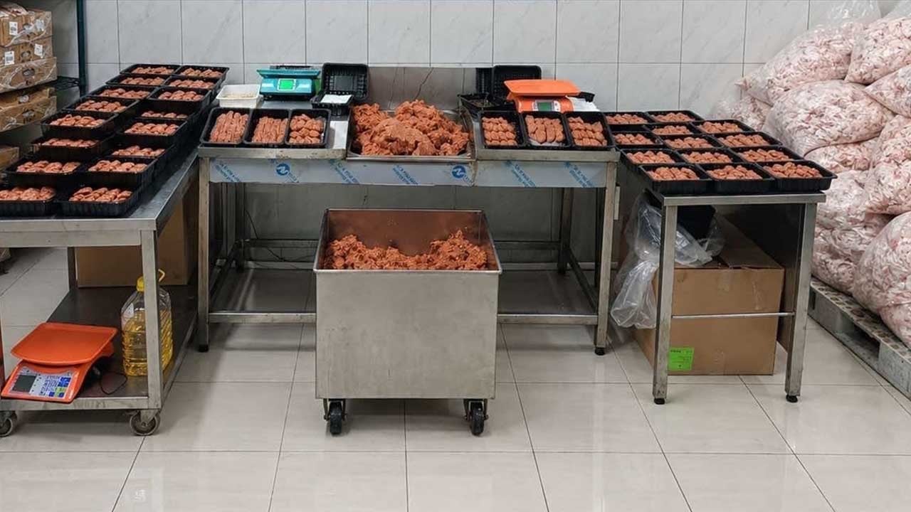 Ankara'da sahte gıda operasyonu: 1,3 ton bozuk et yakalandı!