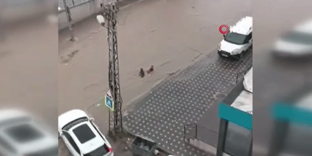 Ankara'da sel sularına kapılan çocuğu vatandaşlar kurtardı!