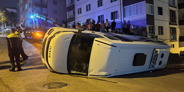 Ankara’da servis aracı yan yattı