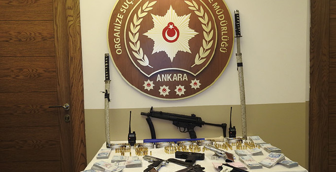 Ankara'da suç örgütlerine operasyon: 2'si polis 28 kişi gözaltına alındı