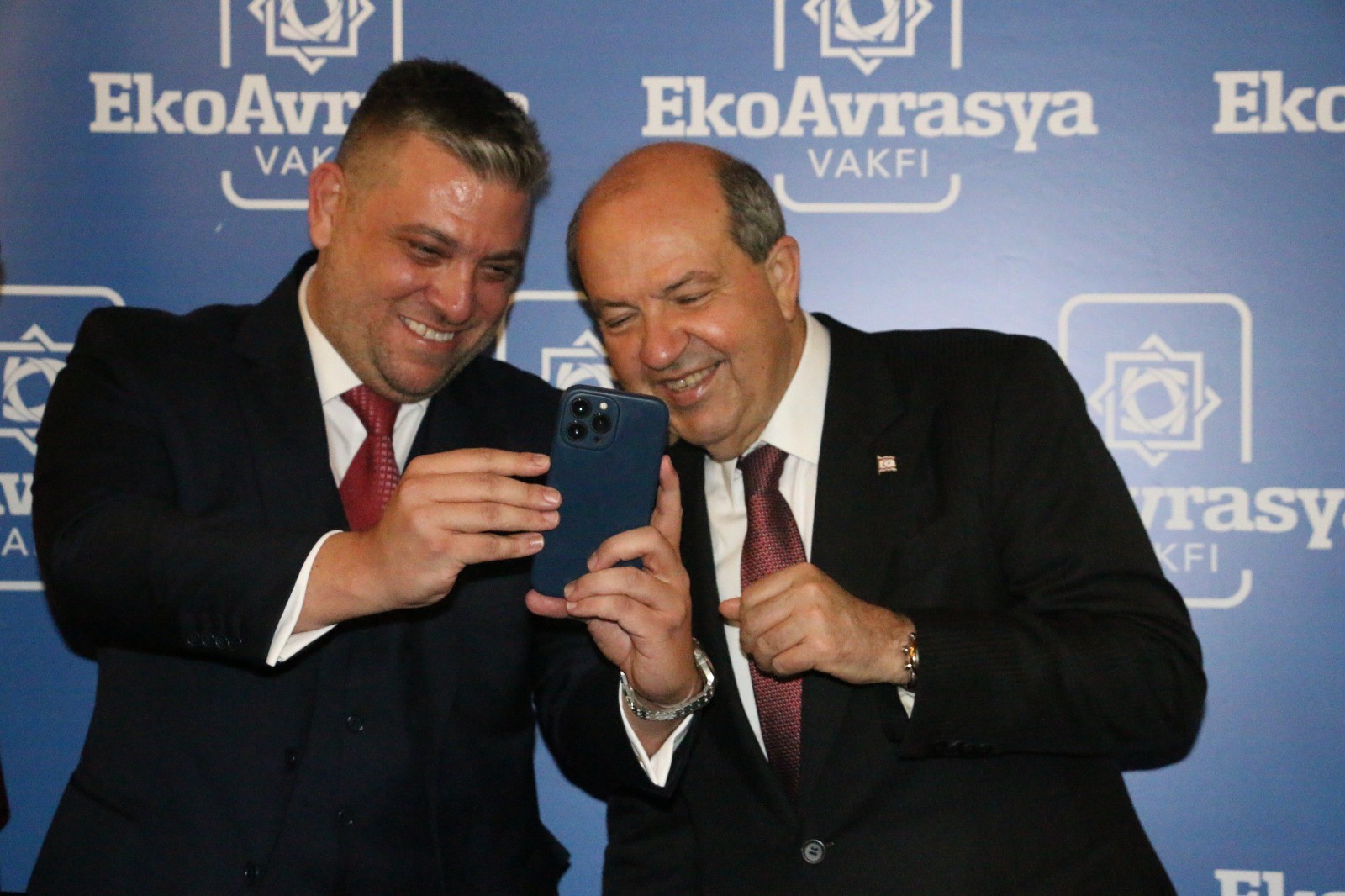 Ankara’da Sürpriz Görüşme! KKTC Cumhurbaşkanı Ersin Tatar Fatih Terim ile online görüştü