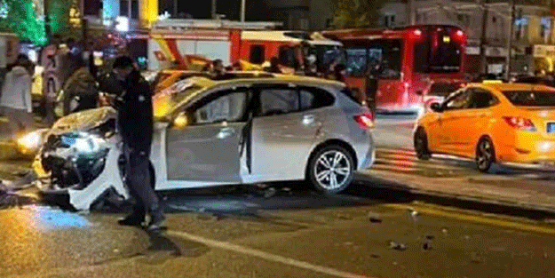 Ankara'da taksi ile otomobil çarpıştı: 3 yaralı