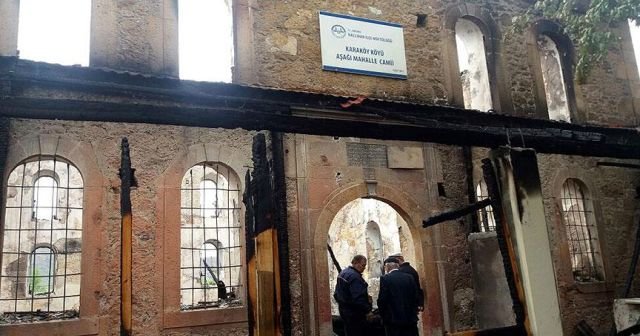 Ankara'da tarihi camide yangın çıktı