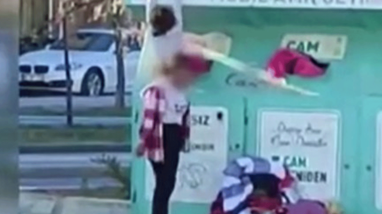 Ankara'da tepki çeken olay ! Giysi kumbarasını soyarken görüntülendiler!