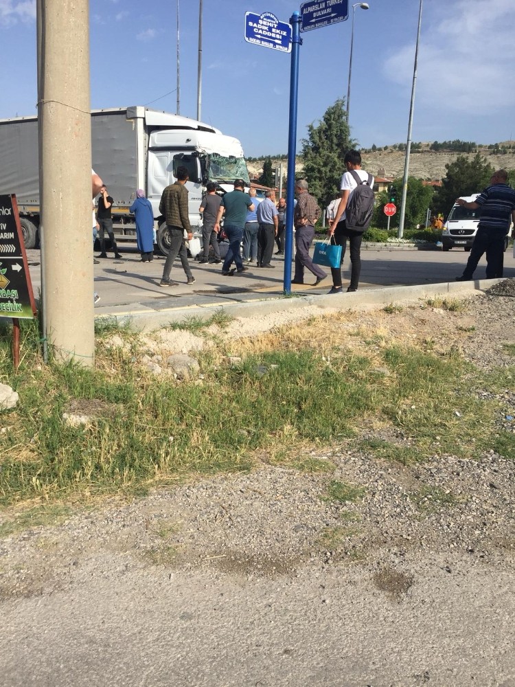 Ankara’da tır ile otobüs çarpıştı: 1 ölü 