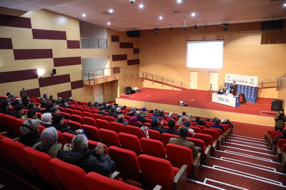 Ankara’da TOKİ kuraları çekildi 