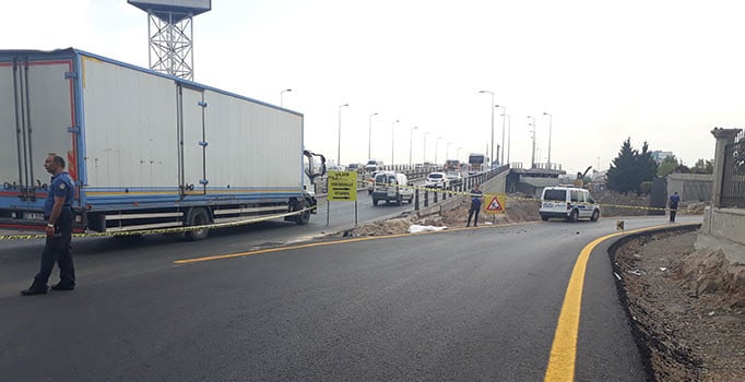 Vicdansız sürücü çarptığı kadını ölüme terk etti