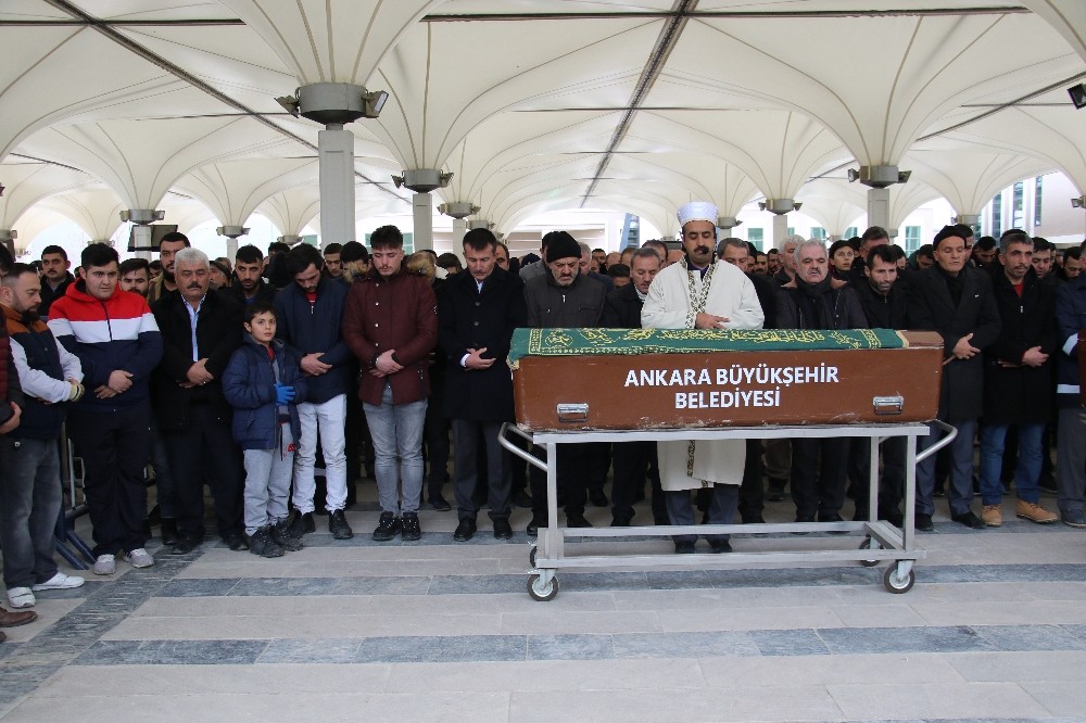 Ankara’da yangında ölen genç toprağa verildi 