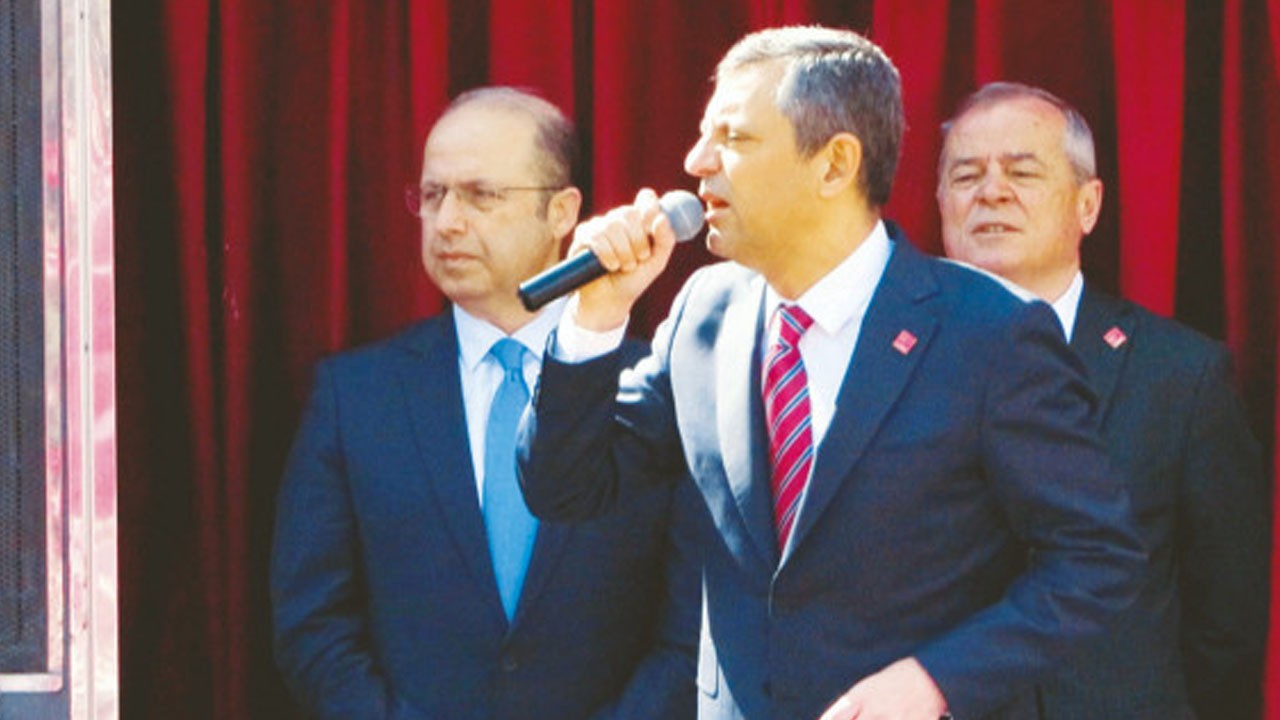 Ankara'da yasağı dinlemediler! Özgür Özel'in çağrısıyla barikatları yıkıp geçtiler