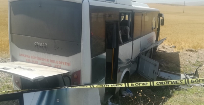 Ankara'da yolcu midibüsü şarampole uçtu: 1 kişi öldü, 23 kişi yaralandı
