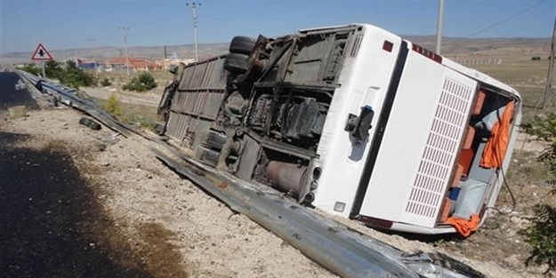 Ankara'da yolcu otobüsü devrildi: 45 yaralı