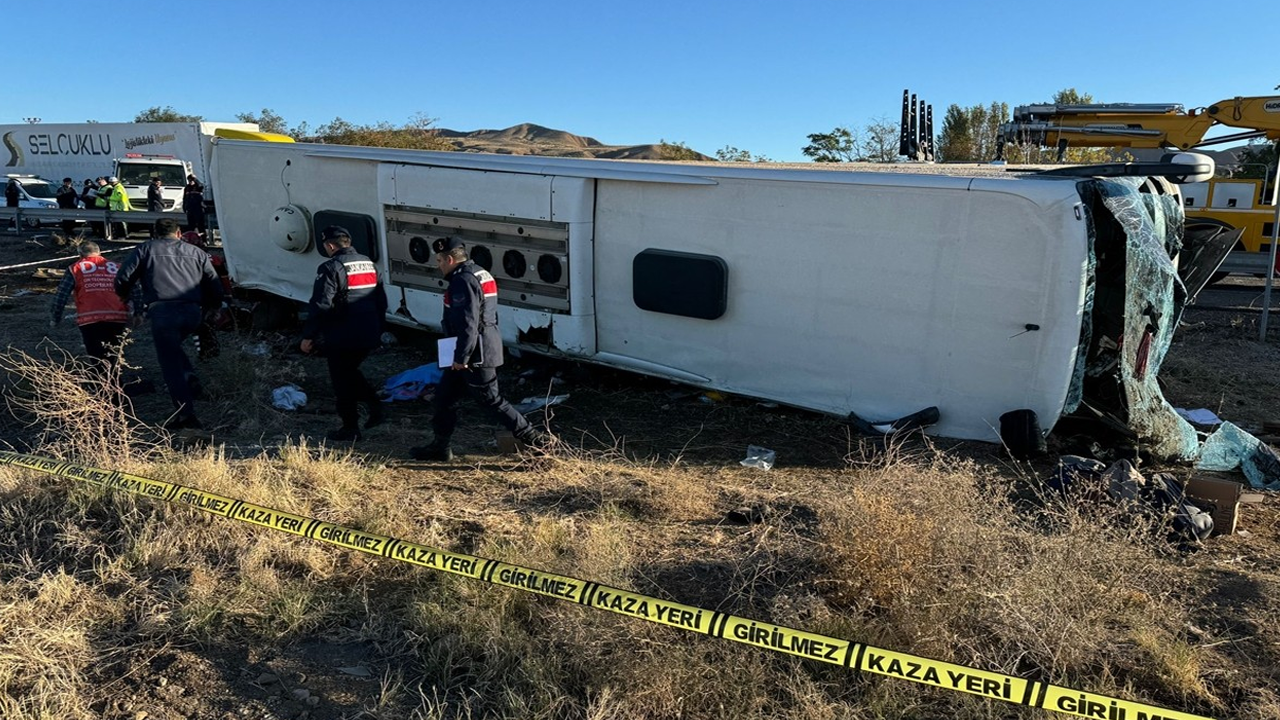 Ankara'da yolcu otobüsü devrildi!