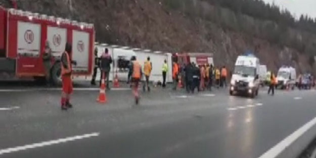 Yolcu otobüsü devrildi: Ölü ve yaralılar var