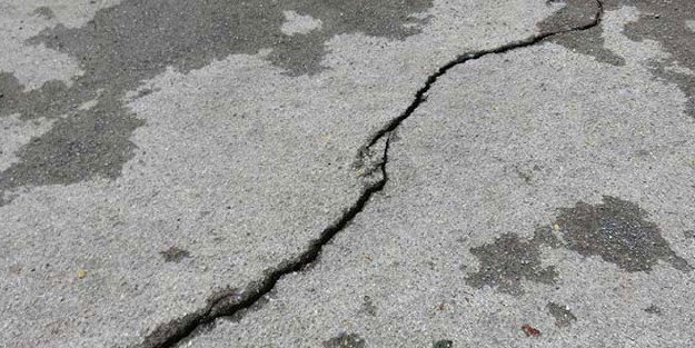 Ankara’da zemininde çatlak oluşan 18 katlı bina boşaltıldı