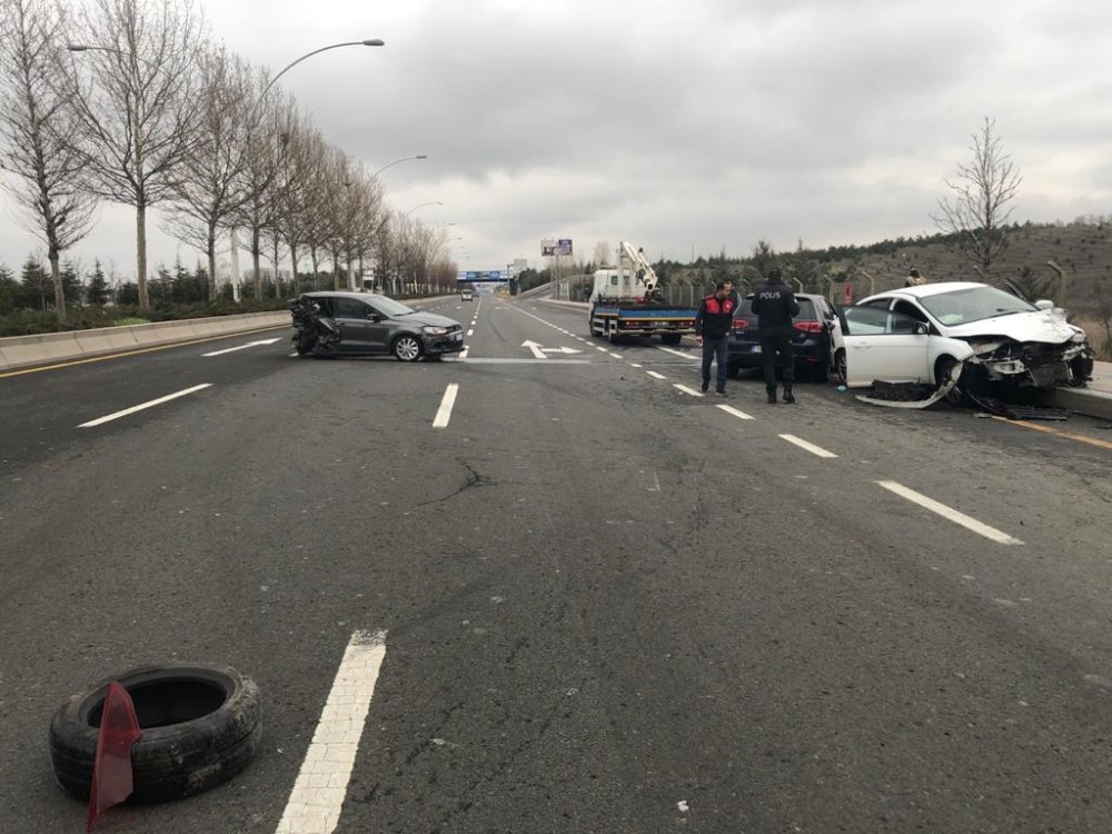 Ankara’da zincirleme trafik kazası: 2 yaralı 