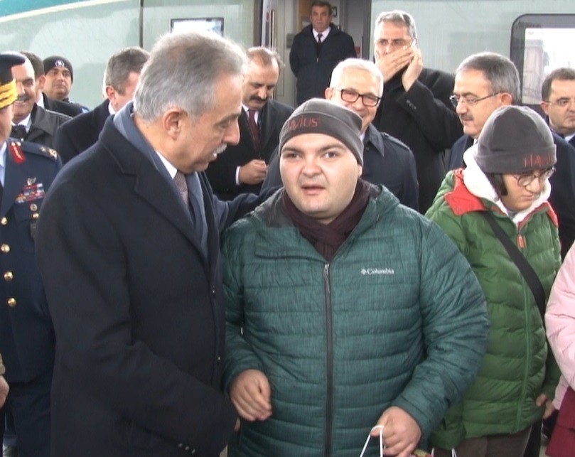 Ankara’dan Konya’ya gelen özel gereksinimli misafirleri protokol karşıladı 
