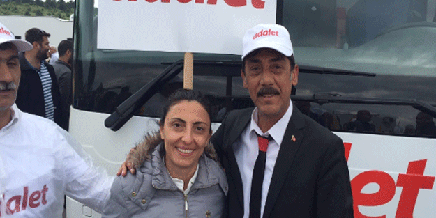 O şarkıcı Kılıçdaroğlu'nun yürüyüşüne katıldı