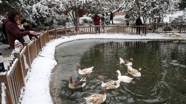 Ankaralılar parklara akın etti