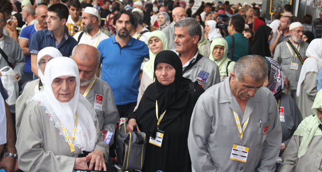 Ankara'nın ilk hacı kafilesi de gitti