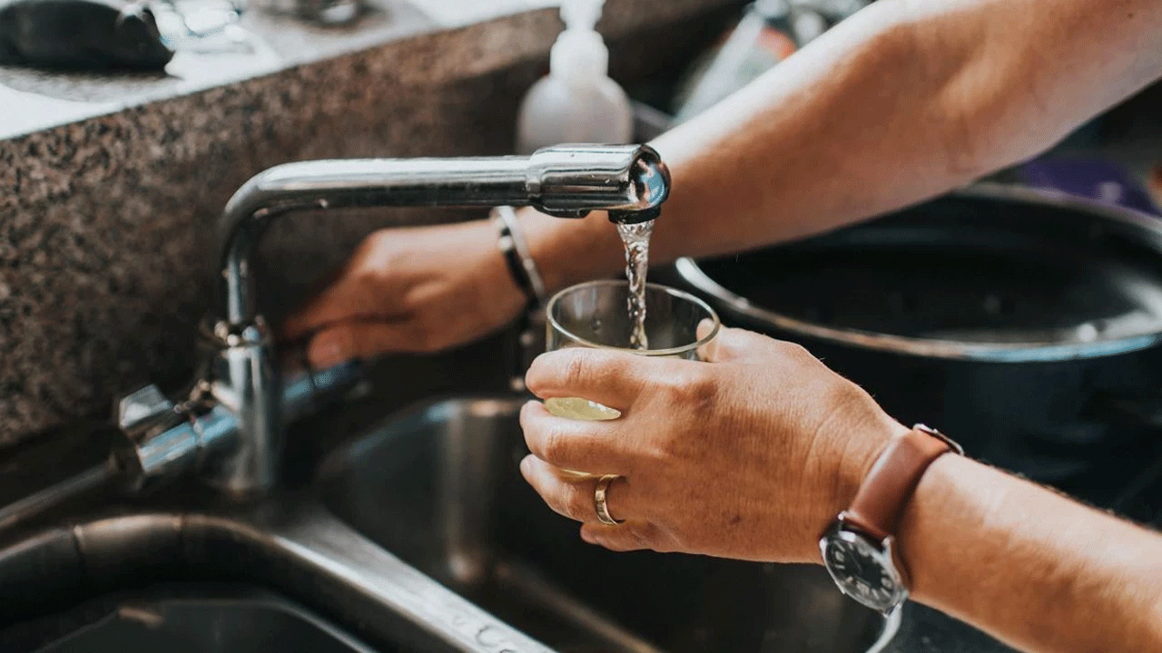Ankara’nın suyu zehir saçıyor! Gazeteci Melik Yiğitel dahil pek çok kişi enfeksiyon nedeniyle hastalandı