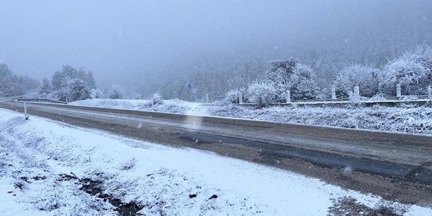 Ankara'ya mevsimin ilk karı düştü