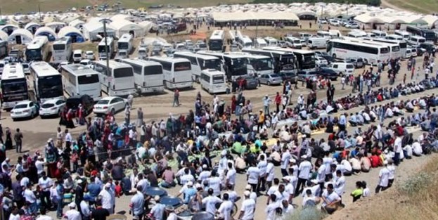 Anma törenine 100 bin kişi katıldı