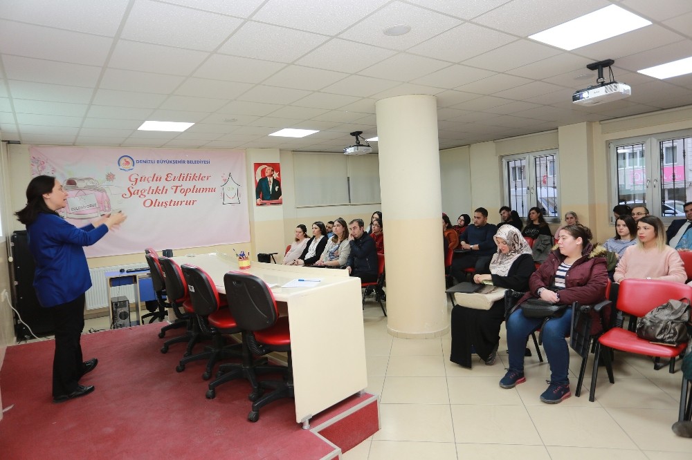 Anne adayları ’Hamilelik Okulu’ 17. dönem eğitimlerine katıldı 
