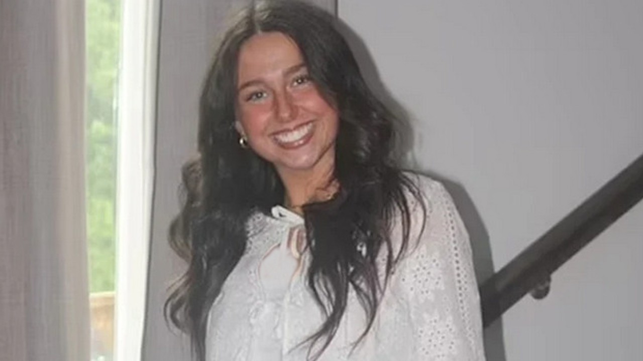 Anne karnında ikizini yemiş!