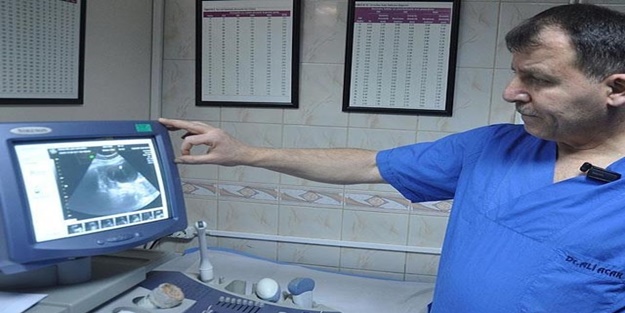 Anne karnındaki bebeğe ameliyat!