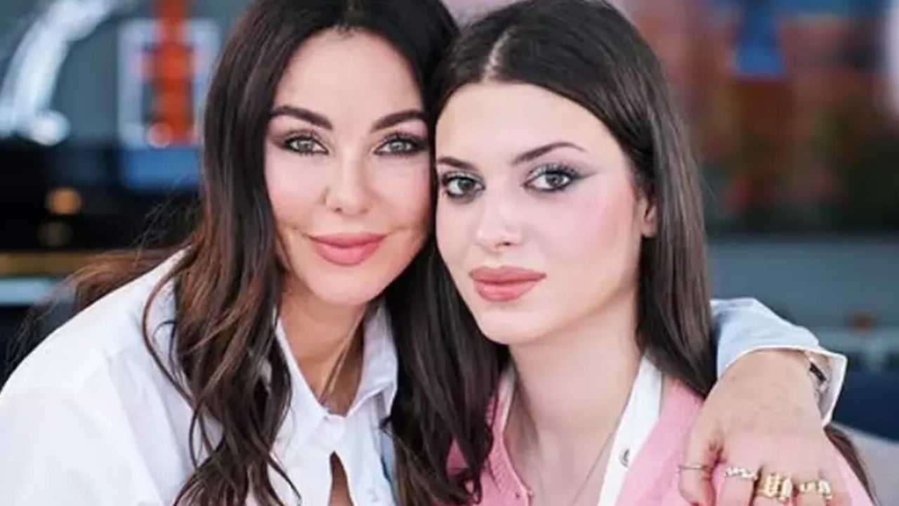  Anne kız birlikte partiye katılıyor: İğrençliğin bu kadarı da 'pes' dedirtti! İsmail Ahmet Akçay itiraf etti