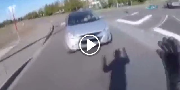 Anne, motosikletli oğluna çarptı