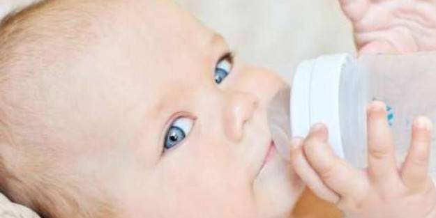 Anne sütü bebekte aşı etkisi oluşturuyor