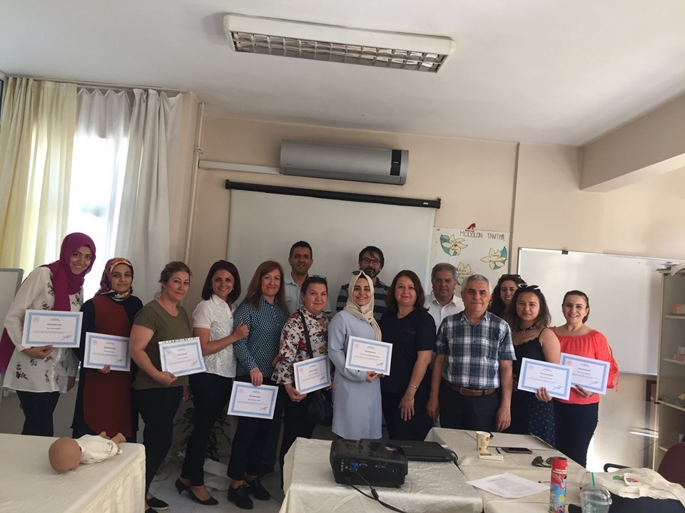 Anne sütü ve emzirme danışmanlığı eğitimi verildi 
