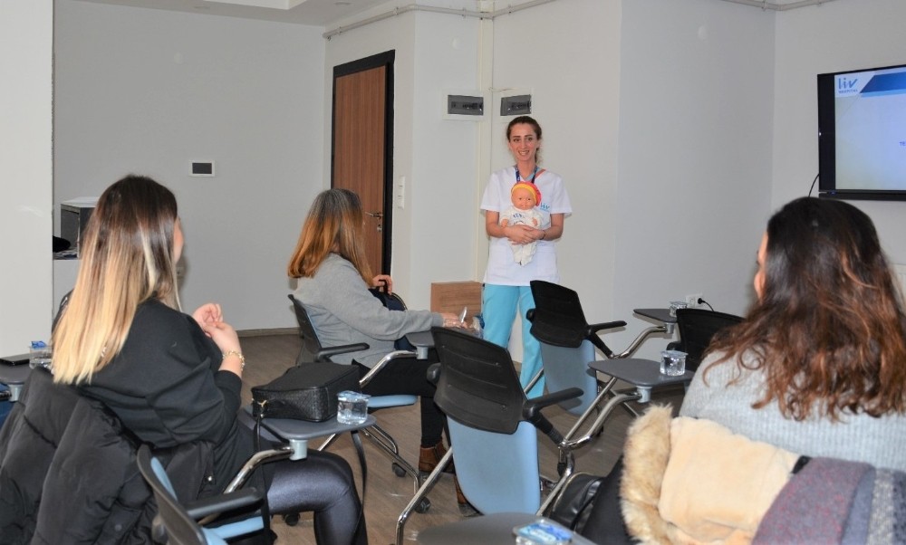 Anne ve anne adaylarına emzirme teknikleri eğitimi 