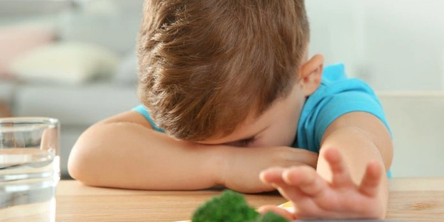 Anne ve babalar bir şeyler verirken aman dikkat: Sakın vitamine boğmayın, yapan hemen bıraksın