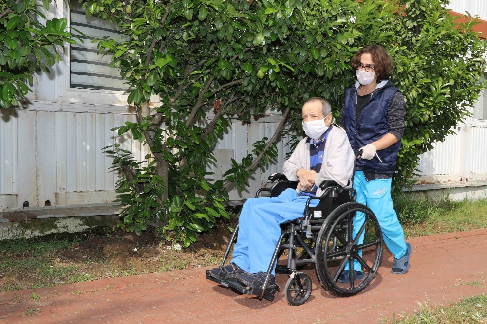 Anne ve babasını kaybeden kas hastası sıcak yuvasına kavuştu 