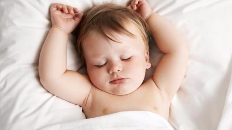 Anneler dikkat! Bebeğinizi yüzüstü yatırırsanız...